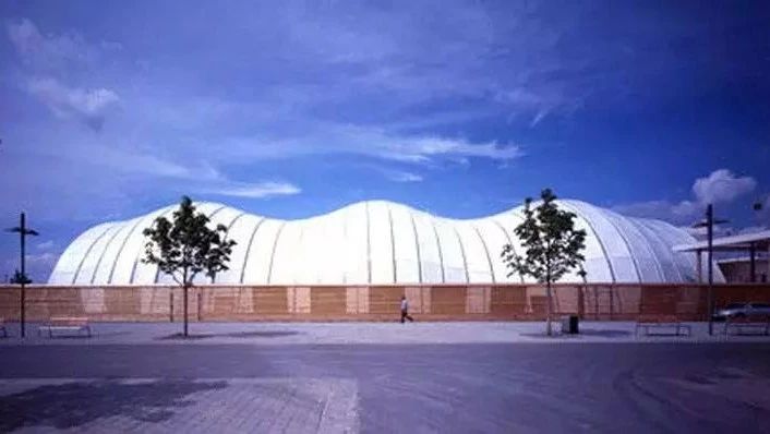 日本突發特大洪災，坂茂用“紙建筑”為受災者搭建尊嚴