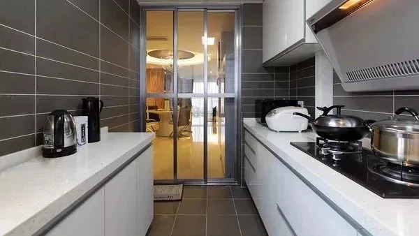 廚房裝玻璃推拉門，簡潔明亮真好看！