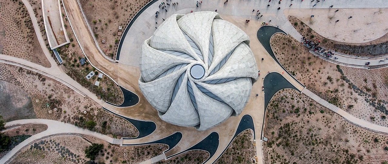這個獲獎無數的「花骨朵」，用結構之美震撼人心！