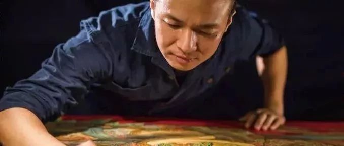他是華人油畫修復第一人，荷蘭王室的座上賓，復活歐洲上億名畫，鬼斧神工可令時光逆行！